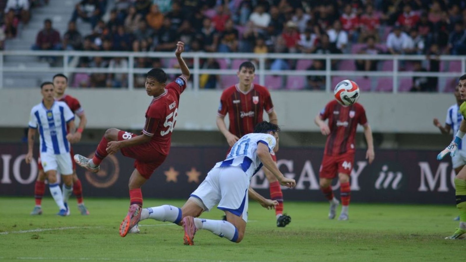 Lima Fakta di Balik Kemenangan Persib atas Persis, Dari Gol Jung hingga Rekor Dominasi